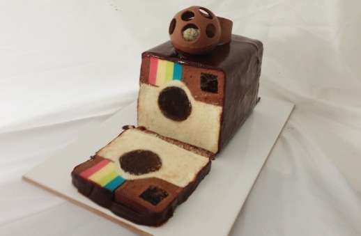 Social Sharing Suprise Cakes