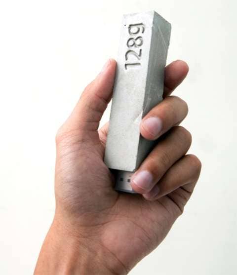 32 Minimalist Flash Drives