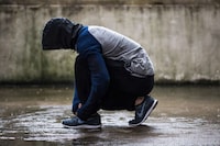 Sleekly Fashionable Sportswear Image 4