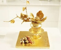 Luxe Gold Cupcakes Image 2