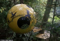 Suspended Spherical Hotels Image 2