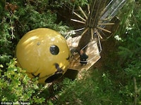 Suspended Spherical Hotels Image 7