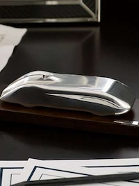 Slick Automotive Decor Image 3