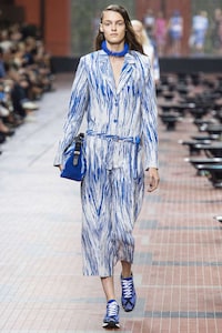 Electrifying Coastal Fashion Image 4