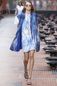Electrifying Coastal Fashion Image 5
