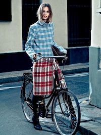 High Fashion Commuting Editorials Image 6