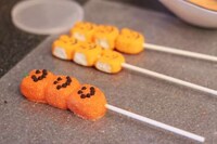 Simplistic Halloween Pop Recipes Image 3