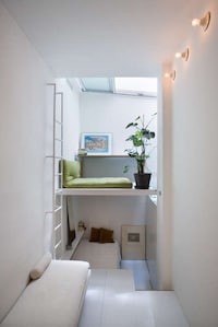 Cubbyhole Urban Apartments Image 8