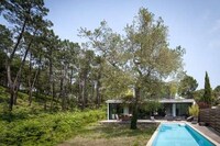 Environment-Contrasting Villas Image 6