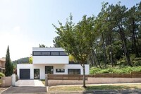 Environment-Contrasting Villas Image 8