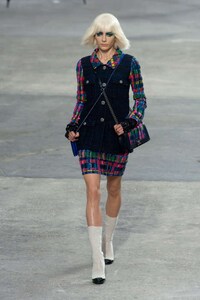 Contemporary Art-Inspired Runways Image 5
