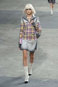 Contemporary Art-Inspired Runways Image 6