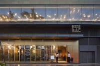 Incandescent Starry-Night Restaurants Image 6