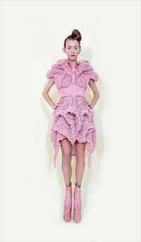 Conceptually Sculptural Fashions Image 6