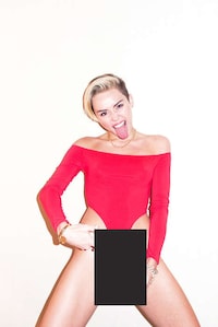 Racy At-Home Celeb Photoshoots Image 4