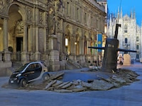 Supersized Submarine Stunts Image 5