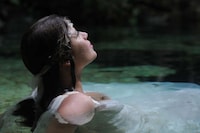 Submerged Bridal Photographs Image 6