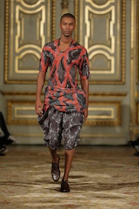Sculpturally Draped Runways Image 2