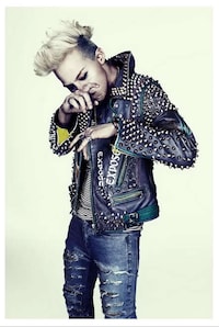 Flamboyant Musician Captures Image 7