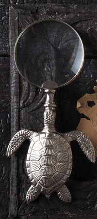 Reptilian Magnifier Decor Image 2