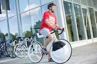 Wheel-Embedded Bike Baskets Image 3