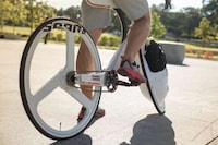 Wheel-Embedded Bike Baskets Image 5