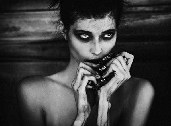 20 Unsettling Zombie Photoshoots