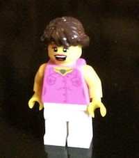 Nostalgic Sitcom Figurines Image 4