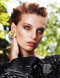 Elegantly Seductive Editorials Image 5