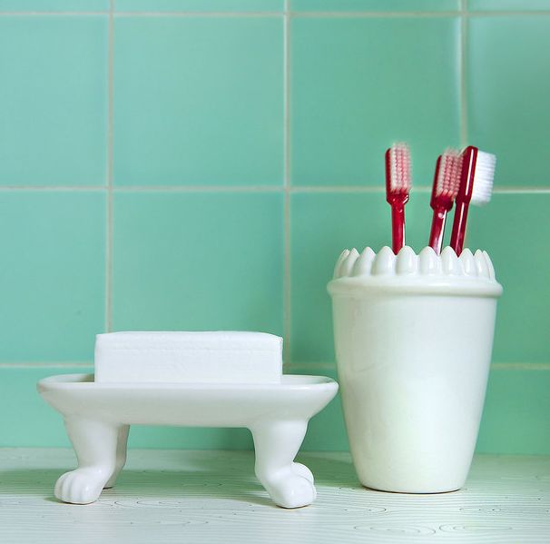 Pearly White Toothbrush Cups