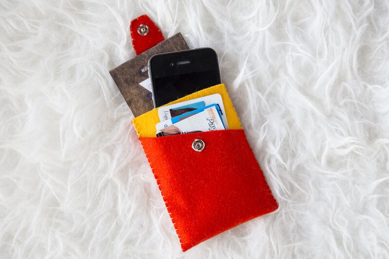 DIY Felt Phone Carriers