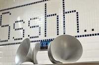 Phone Trumpet Speakers Image 2