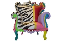 Mismatched Tacky Thrones Image 2