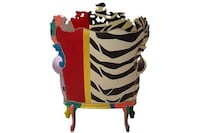 Mismatched Tacky Thrones Image 3