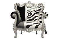Mismatched Tacky Thrones Image 7