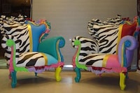 Mismatched Tacky Thrones Image 8
