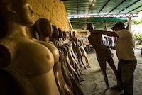 Plastic Surgery-Inspired Mannequins Image 2