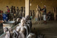 Plastic Surgery-Inspired Mannequins Image 3