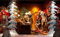 Nostalgic Christmas Window Displays Image 2