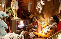 Nostalgic Christmas Window Displays Image 7