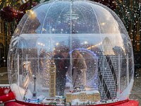 Toy Landmark Snow Globes Image 8