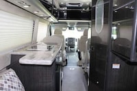 Mansion-Like Motor Homes (UPDATE) Image 4