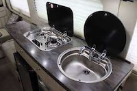 Mansion-Like Motor Homes (UPDATE) Image 5