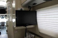 Mansion-Like Motor Homes (UPDATE) Image 8