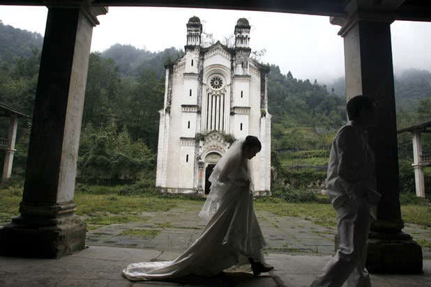 Earthquake Weddings