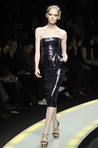 Oil Spill Inspired Fashion Image 4