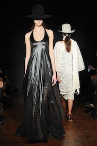 Oil Spill Inspired Fashion Image 7