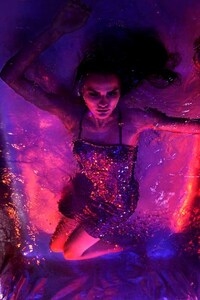 Glittery Poolside Photography Image 3
