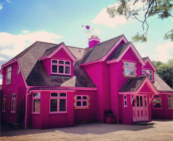 Iconic Livable Dollhouse Structures
