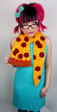 Deceptively Delicious Knitted Scarfs Image 3